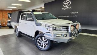 2015 Toyota Hilux SR5 Ute (Glacier White) Pre-Owned Car Thumbnail
