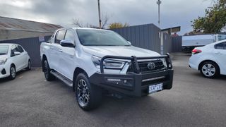 2021 Toyota Hilux SR5 Ute (Glacier White) Pre-Owned Car Thumbnail